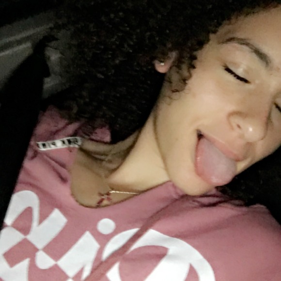 Meet your Posher, E’s - Picture 1 of 1